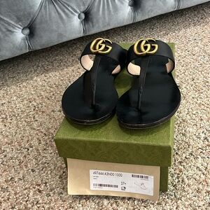 LEATHER THONG SANDAL WITH DOUBLE G